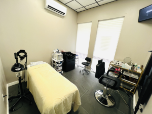 Salon suite for facials, lashes and waxing