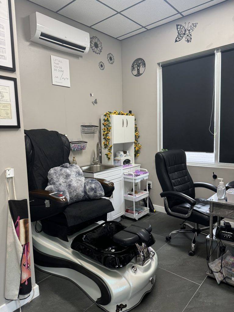 Salon studio rental